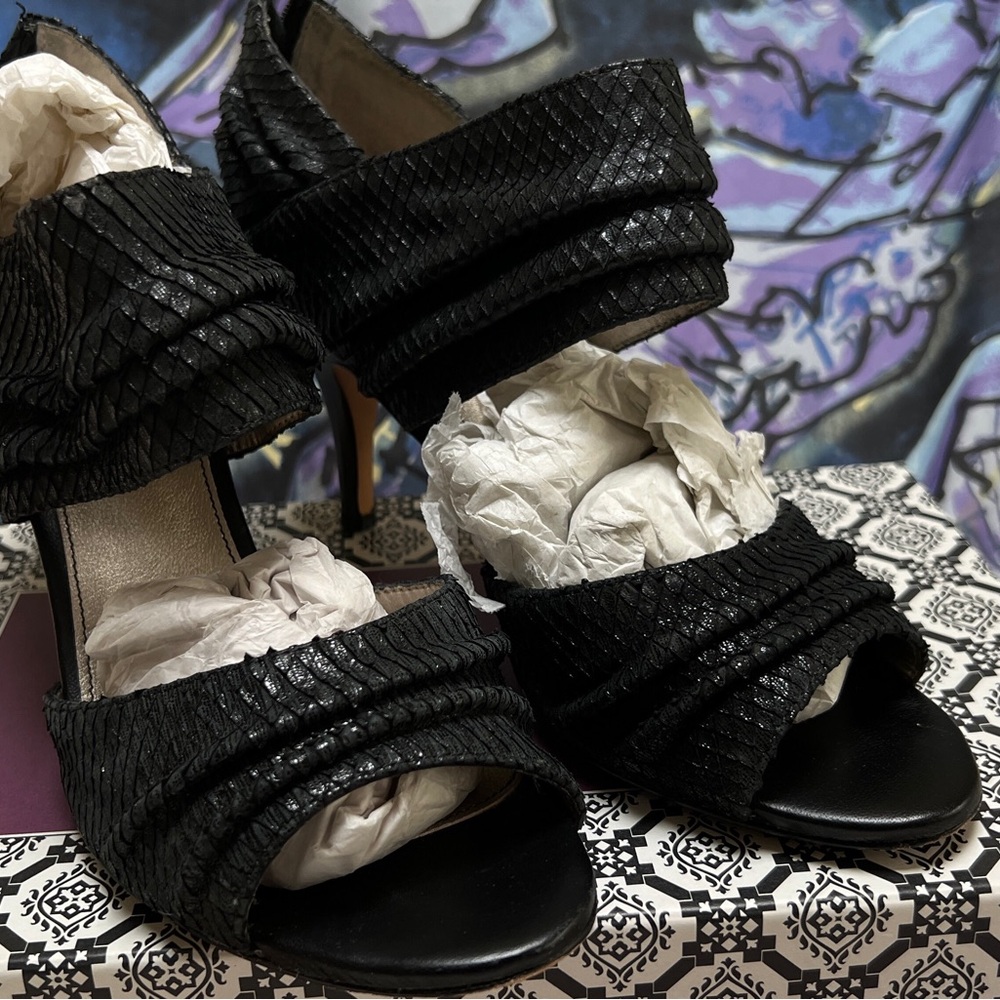 Isola Ruched Heals - Picture 4 of 10